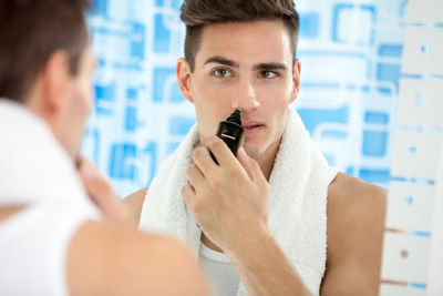 Máquina de afeitar eléctrica 3 en 1 afeitadora, recortadora,recortadora de nariz - Foto 3