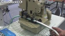 Máquina de coser 3 hilos para aplicar cordones a las redes con Puller