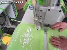 Máquina de coser por ultrasonidos para hacer bolsos no tejidos