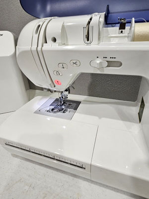 máquina de costura de bordado brother innovis nv1000 com 7 discos de bordado tes - Foto 2