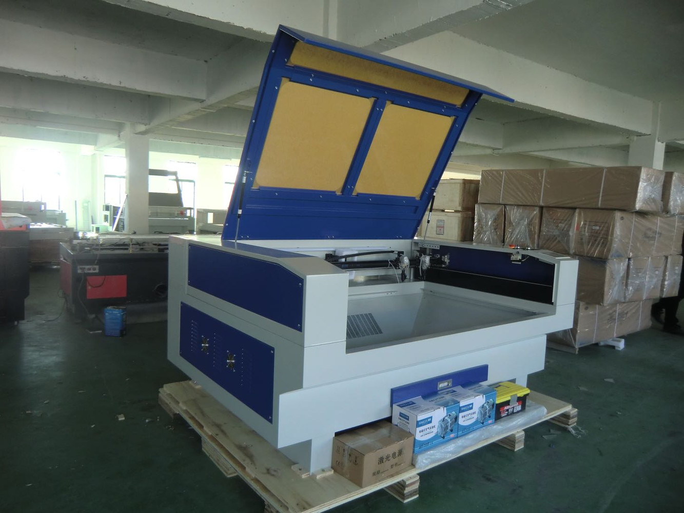 Máquina de Grabado y Corte Láser CNC para MDF Madera
