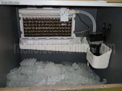 Máquina de hielo en cubos cm051
