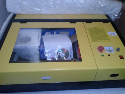 Maquina de recorte e gravação a laser zm4040