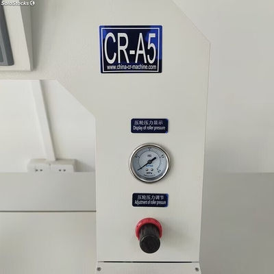 Máquina de selagem de costura de fita impermeável de ar quente para traje de - Foto 4