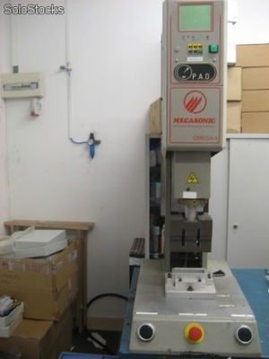 Máquina de soldadura por ultrasonidos de piezas termoplásticas