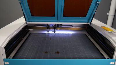 Máquina láser CO2 para hacer grabados y cortar con doble cabezal de trabajo - Foto 4