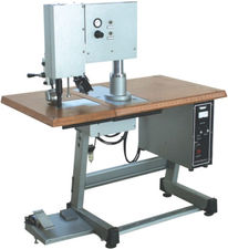 Máquina para fabricar ropa quirúrgica