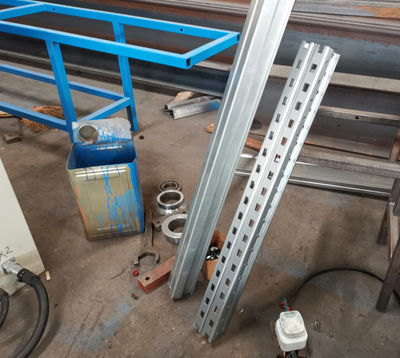 Máquina perfiladora para tarea pesada almacenamiento estantería acero poste