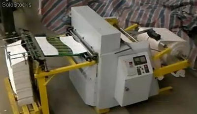 Máquina punzonadora de papel o cartón