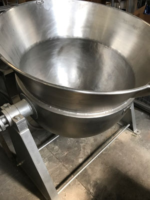 Marmite de 250 litres à vapeur avec système de basculement manuel