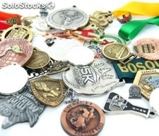 Medalla metalica en varias medidas acabados oro , plata y bronce