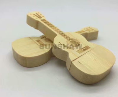 Memoria USB de madera en forma de guitarra única con logo láser evento musical