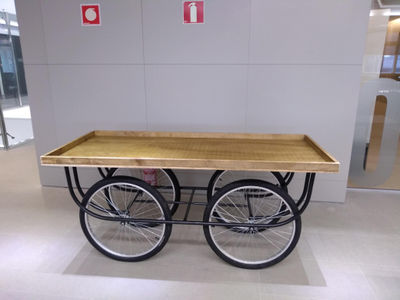 Mesa com roda de Bicicleta para Eventos