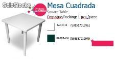 Mesa cuadrada de plástico