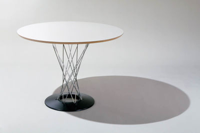 Mesa de jantar redonda com pés de metal - Foto 2