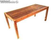 Mesa em madeira maciça feita sob medida.