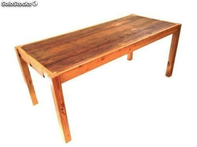 Mesa em madeira maciça feita sob medida.