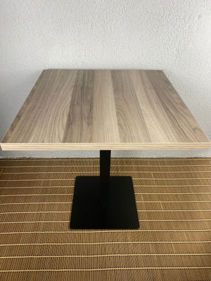 mesa hostelería tablero de melamina modelo DUNAS pie de hierro NEGRO