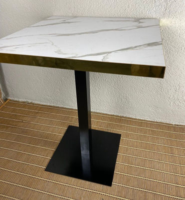 mesa hostelería tablero imitación marmol blanco canto dorado pie hierro negro - Foto 2
