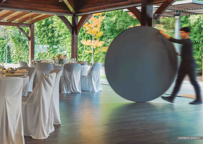 Mesa plegable redonda profesional para eventos y caterings de 180 cm - Foto 3