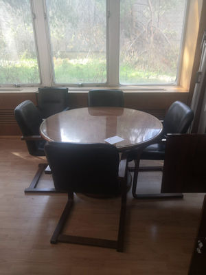 Mesa redonda para reuniones color marrón, mesa para despacho. - Foto 2