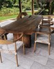 mesa y sillas de jardín
