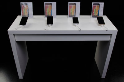 Mesas display expositor para smartphones y tablets