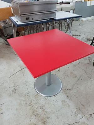 Mesas rojas para hosteleria
