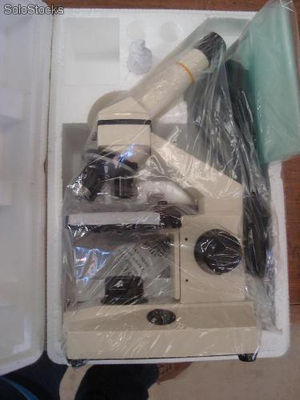 Microscopio monocular escolar metalico