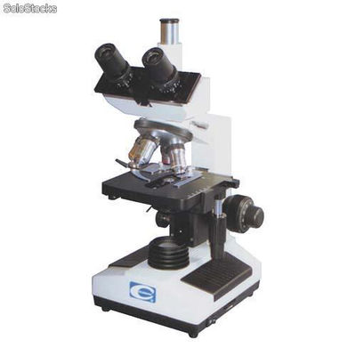 Microscópio trinocular