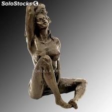 Mujer desnuda acariciandose | bronces en bronce