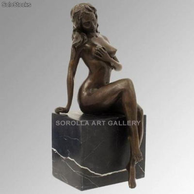 Mujer desnuda sentada | bronces en bronce