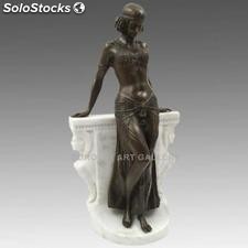 Mujer posando sobre pedestal - Art Decó | bronces en bronce