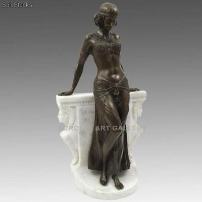 Mujer posando sobre pedestal - Art Decó | bronces en bronce