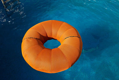 Nets Donut modèle pouf 3D en tissu approprié pour les espaces extérieurs