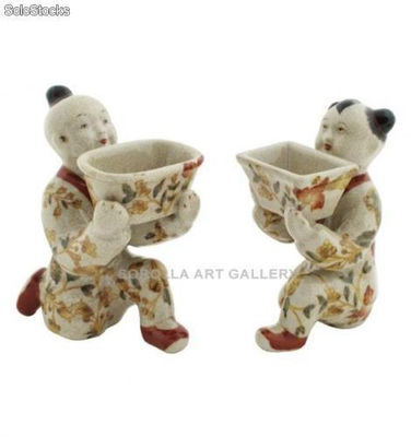 Niños arrodillados pareja 13cm - Hiti | porcelana decorada en porcelana