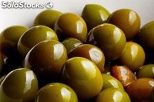 Olives vertes et noires en boîtes de 314ml