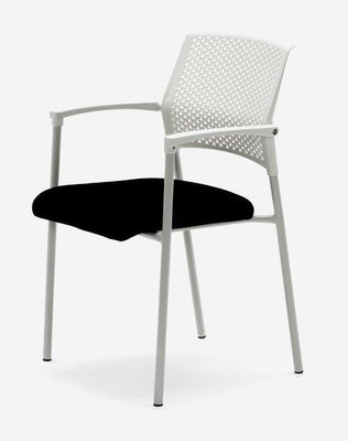 Pack 4 sillas confidente manila con patas negras, con respaldo y brazos en pvc