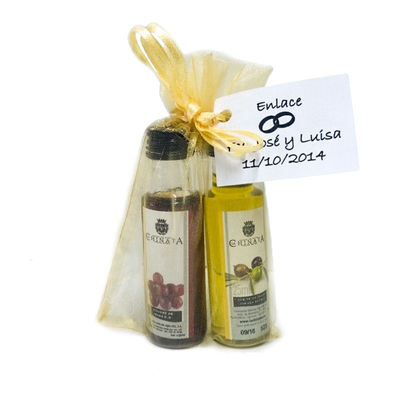Pack détail de mariage: miniature d&#39;huile d&#39;olive et vinaigre.