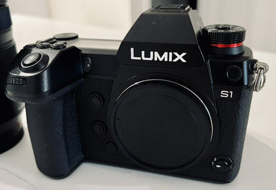 Panasonic - LUMIX S1 Mirrorless Full-Frame 4K Photo Digital Camera with 24-105mm
