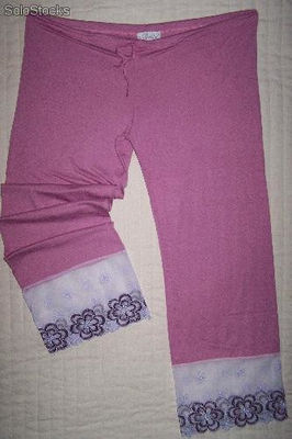 Pantalón capri pijama de modal con encaje