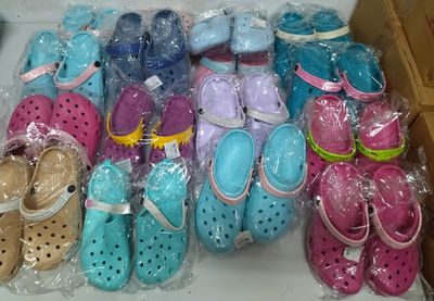 Pantofole tipo crocs assortiti in stock - Foto 3