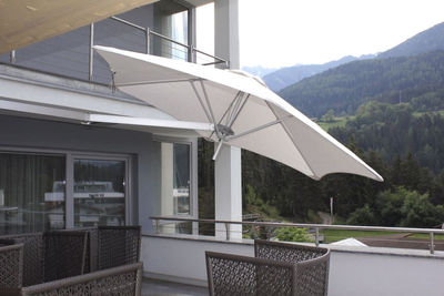 Parasol ogrodowy na balkon lub taras średnica 270 cm z wysięgnikiem 185 cm - Zdjęcie 4