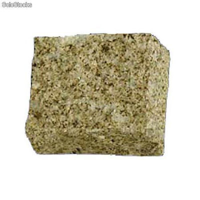 Pave granit gris-beige 8/10 Ep.4/6cm 6 f brutes (24m /caisse-81u/m )