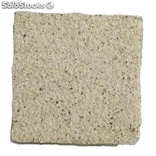 Pave granit jaune 1 f bouchardee 1 f sciee 15x15x4cm (39 u/m )