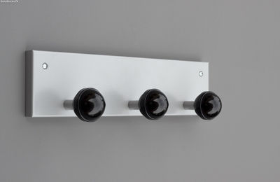 Percha de pared metálica con 3 colgadores en ABS negro - Sistemas David - Foto 3