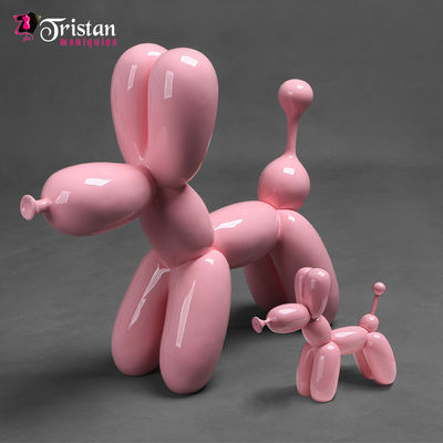Piccolo cane palloncino rosa