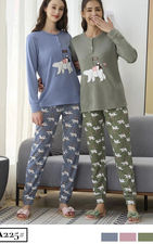 Foto del Producto Pijama afelpado para mujer estampado.