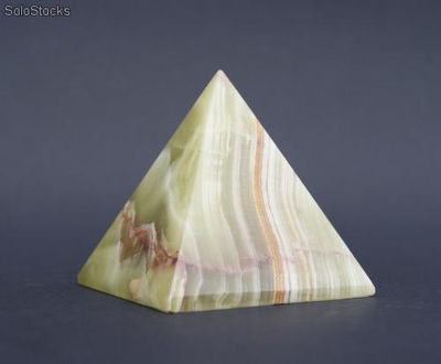 Piramida 7,5 cm z onyksu
