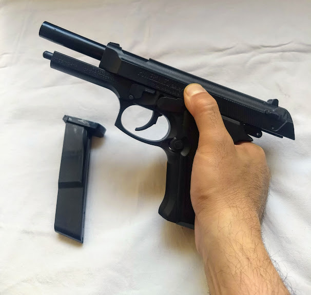 Pistola de balines replica de beretta ,balin de 4.5mm